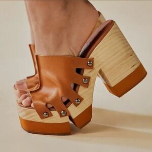NEW IN BOX Free People Cassis Clog in Tan/Taupe, Size 38